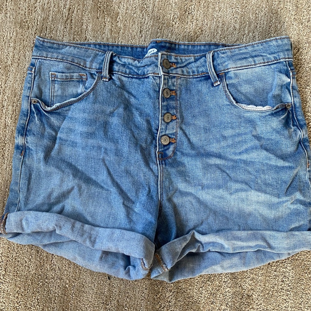 comfy light wash button up jean shorts